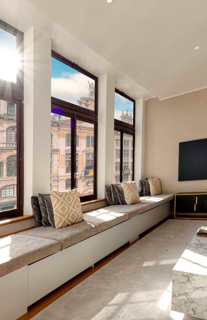 Living space with Grand-place view
